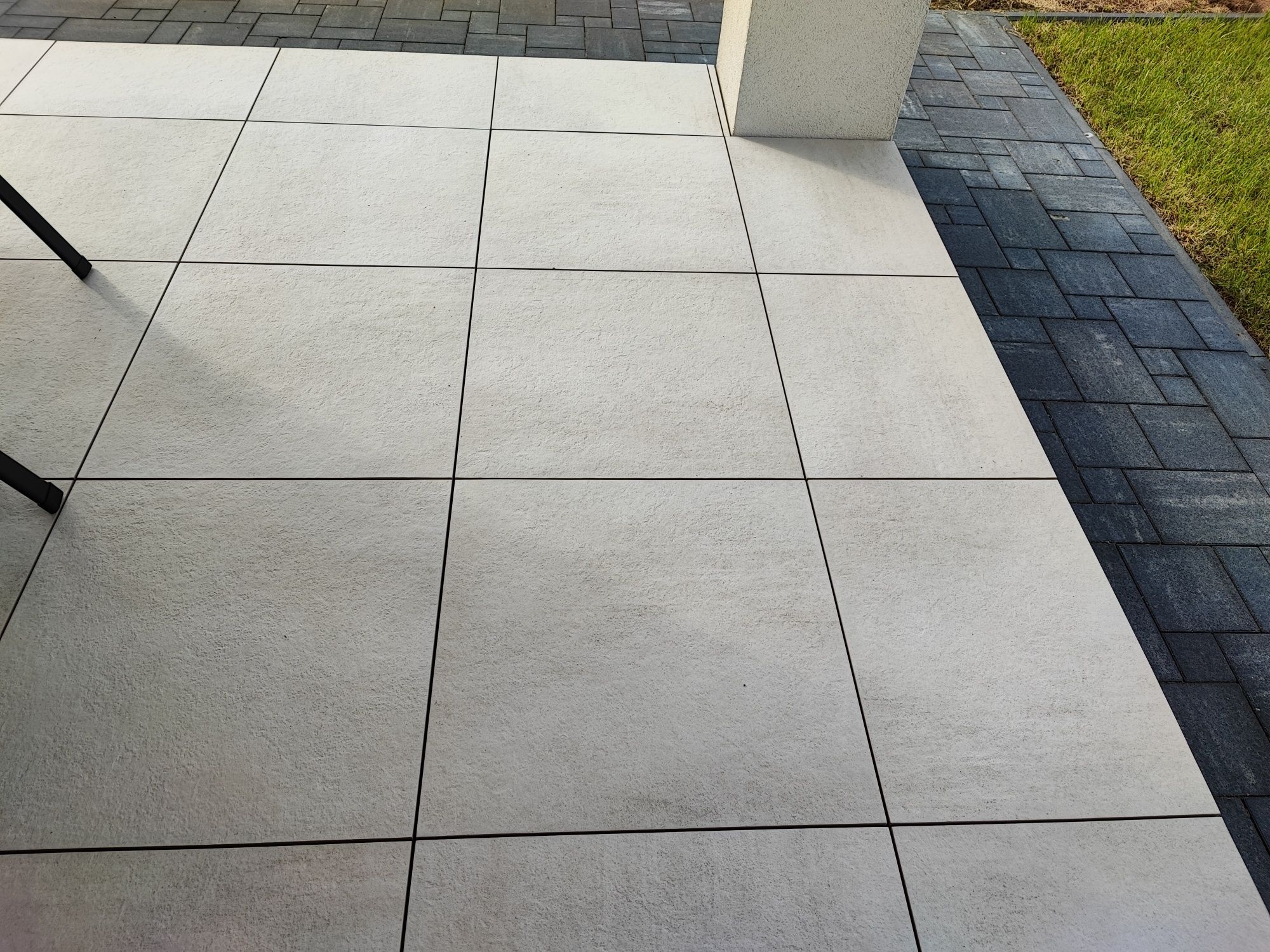 Gres tarasowy balkonowy 2.0 GRAVA white mat 60x60 gat. I