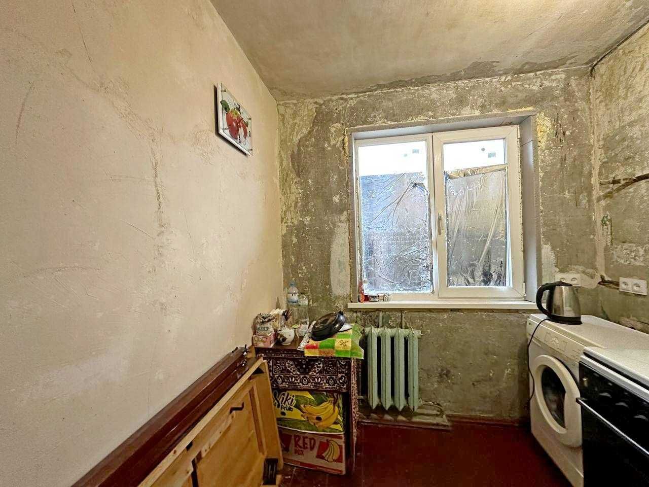 Центр міста. Продам 2 кімнатну квартиру з частковим ремонтом (SP)