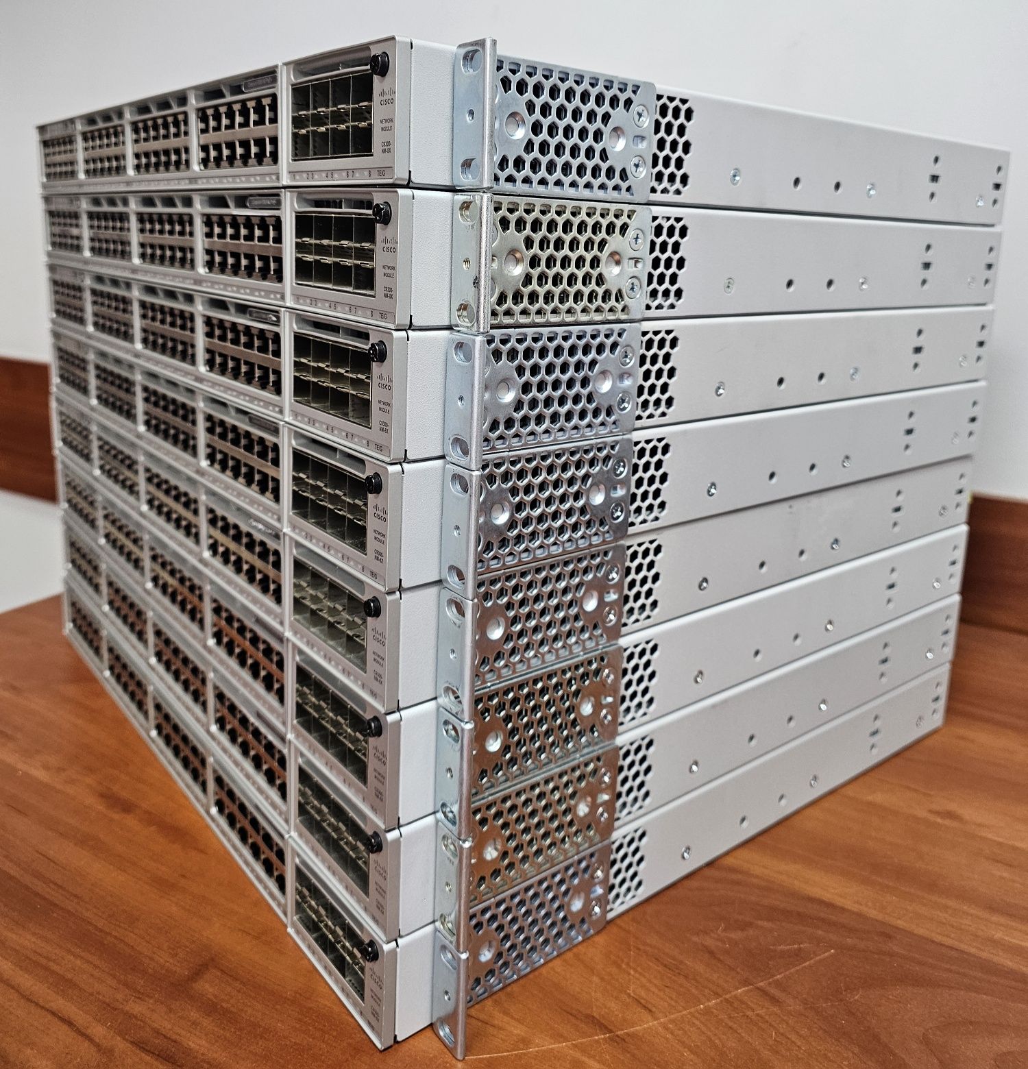 8 Комутаторів Cisco Catalyst 9300 48-port PoE+ (C9300-48P-E) Network E