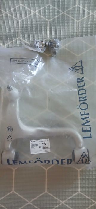 Wahacz do Mercedes ML W 163 2.7 2002 lewy tył