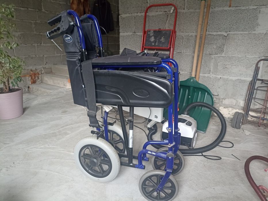 Інвалідна коляска фірма INVACARE