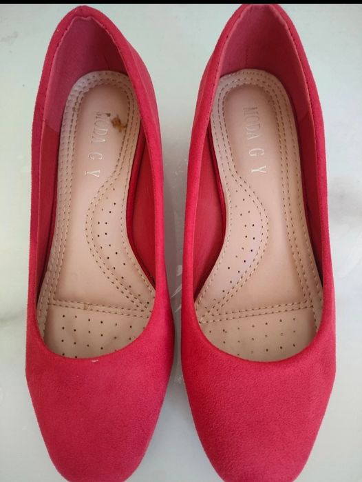 Sapatos de Senhora, estilo clássico em camurça