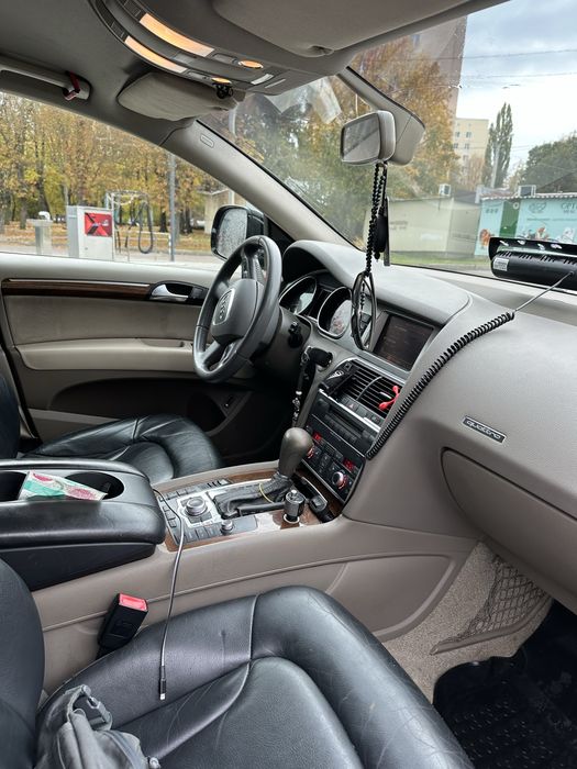 Audi Q7  нерозмитнена