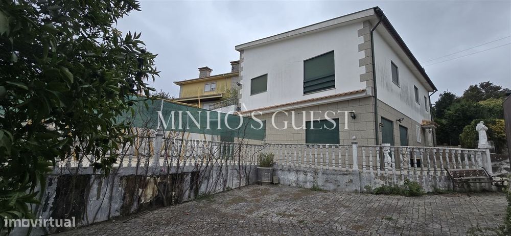 Moradia V4 Individual inserida em lote de 1800m2 - Nogueira, Braga