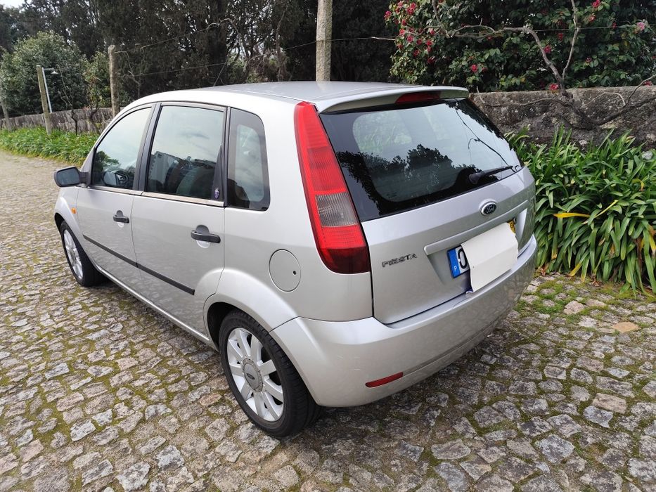 Ford Fiesta 1.4 Ghia TDCI 2003, carro em bom estado geral
