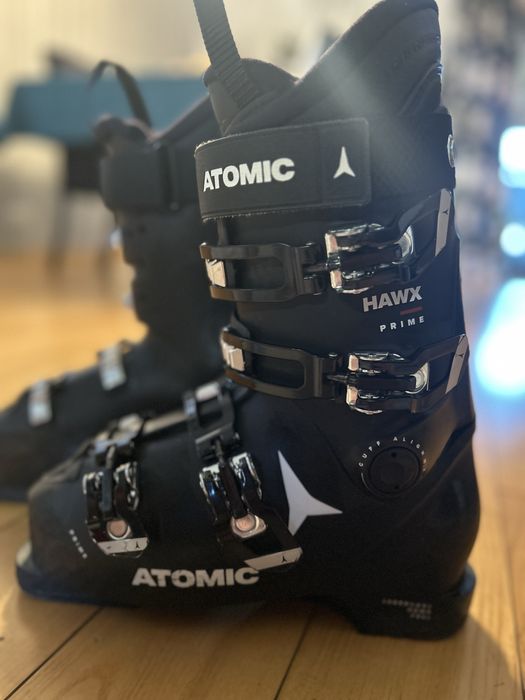 Buty narciarskie atomic.