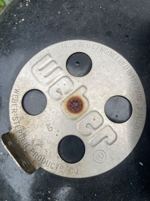 Grelhador de barbecue à venda da marca Weber