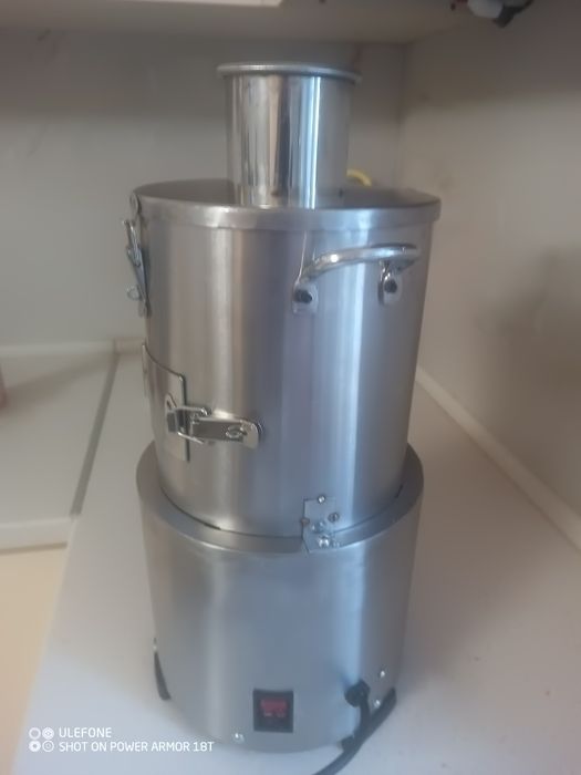 Апарат для чищення часнику.