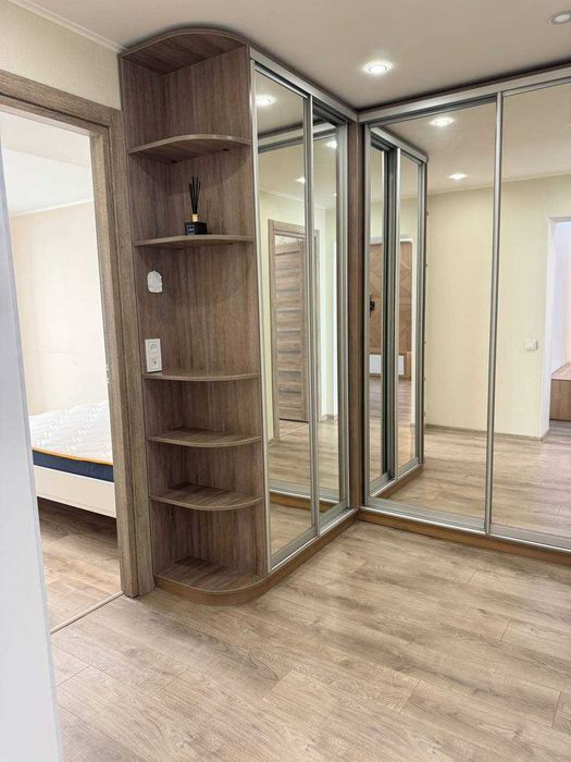 Продам 3к квартиру с ремонтом и мебелью/Титова /Чечеловский