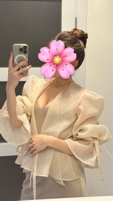 Сукня з накидкою із органзи