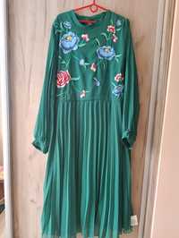 Piękna suknia koktajlowa plisowana haftowana butelkowa zieleń 7xl