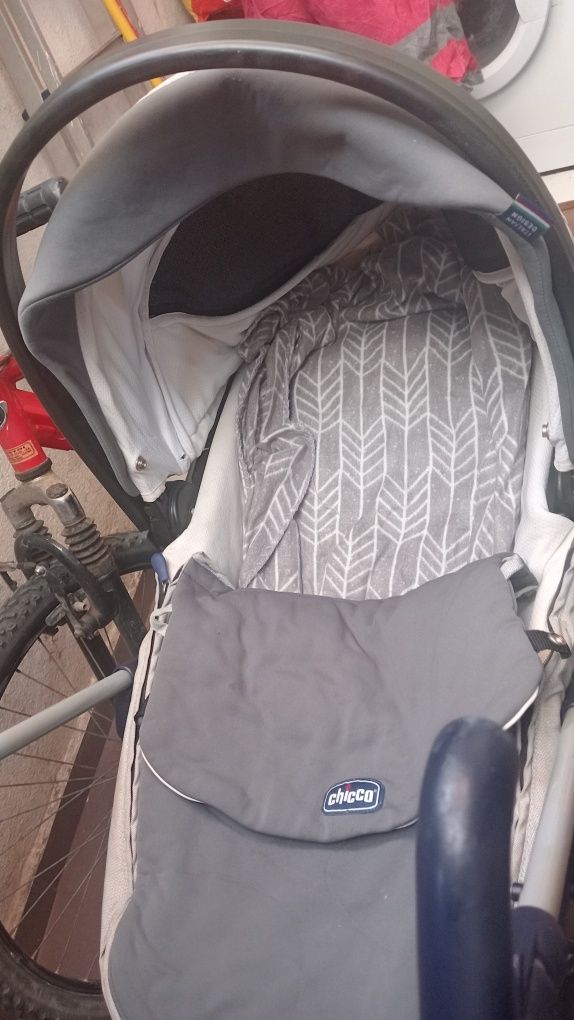 Carro de bebe com alcofa