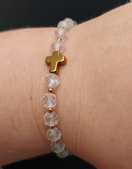 Bransoletka różaniec z kamieni kryształ górski hematyt krzyżyk złoty