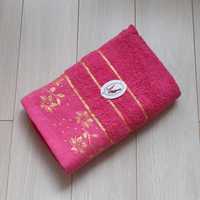Розовые полотенце махровое  - рожевий махровий рушник