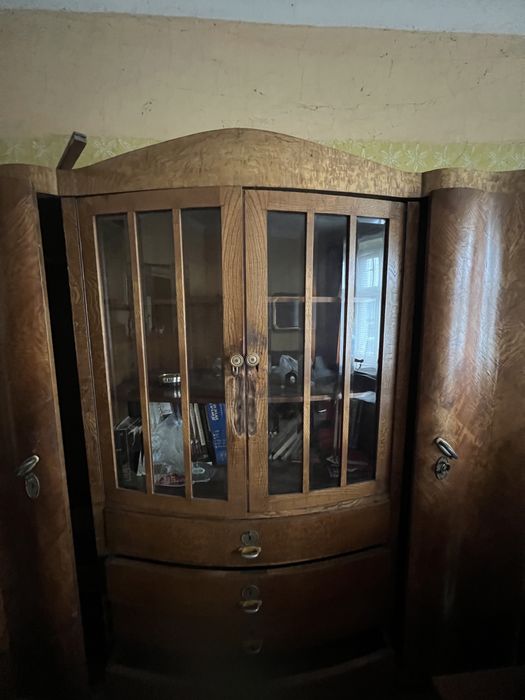 Stary kredens szefa szlifowane szkła