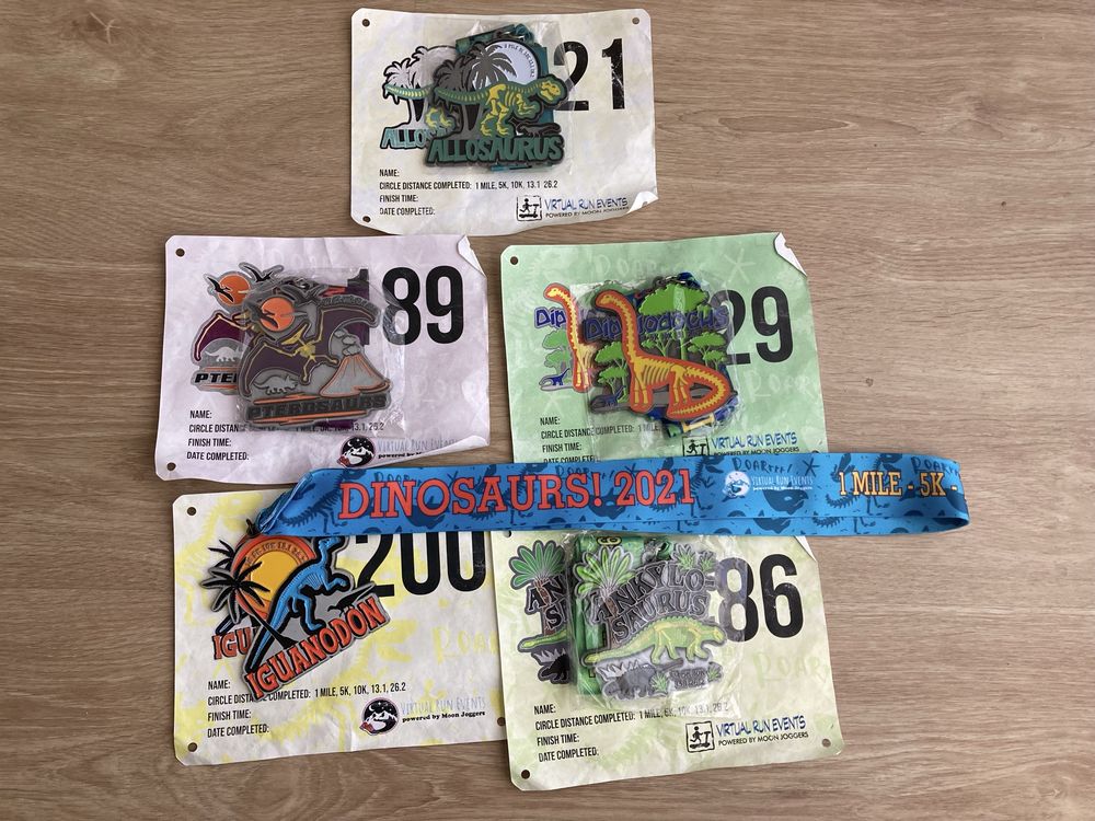 Dinossauros - conjunto 5 medalhas de corrida