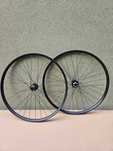 Koła 28" z Marin Headlans 2 bębenek XD sztywne osie 12mm GRAVEL