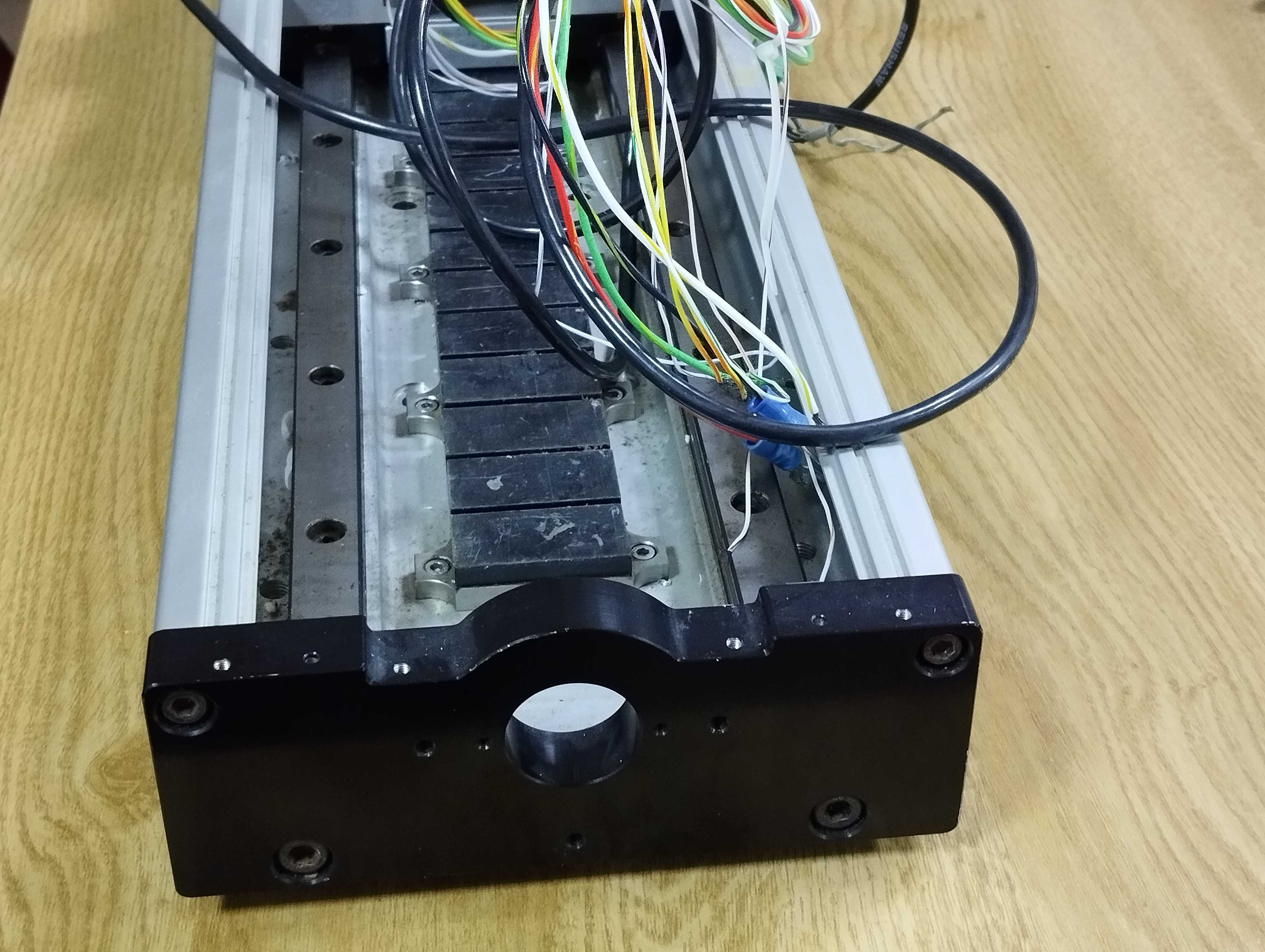 Лінійний двигун привід Parker 406T05LXR Daedal з лінійкою Renishaw