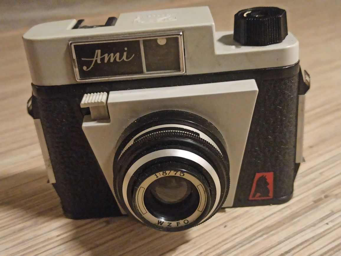 Ami aparat z etui analogowy kolekcja kolekcjonerski