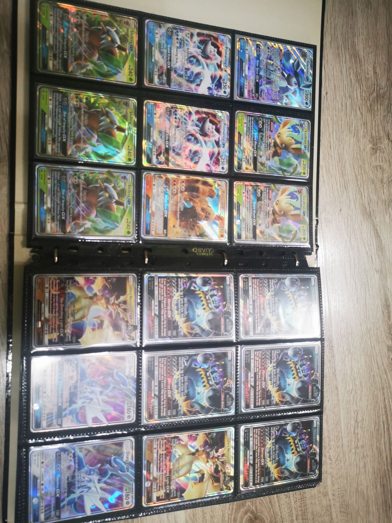 Ogromna kolekcja kart Pokemon