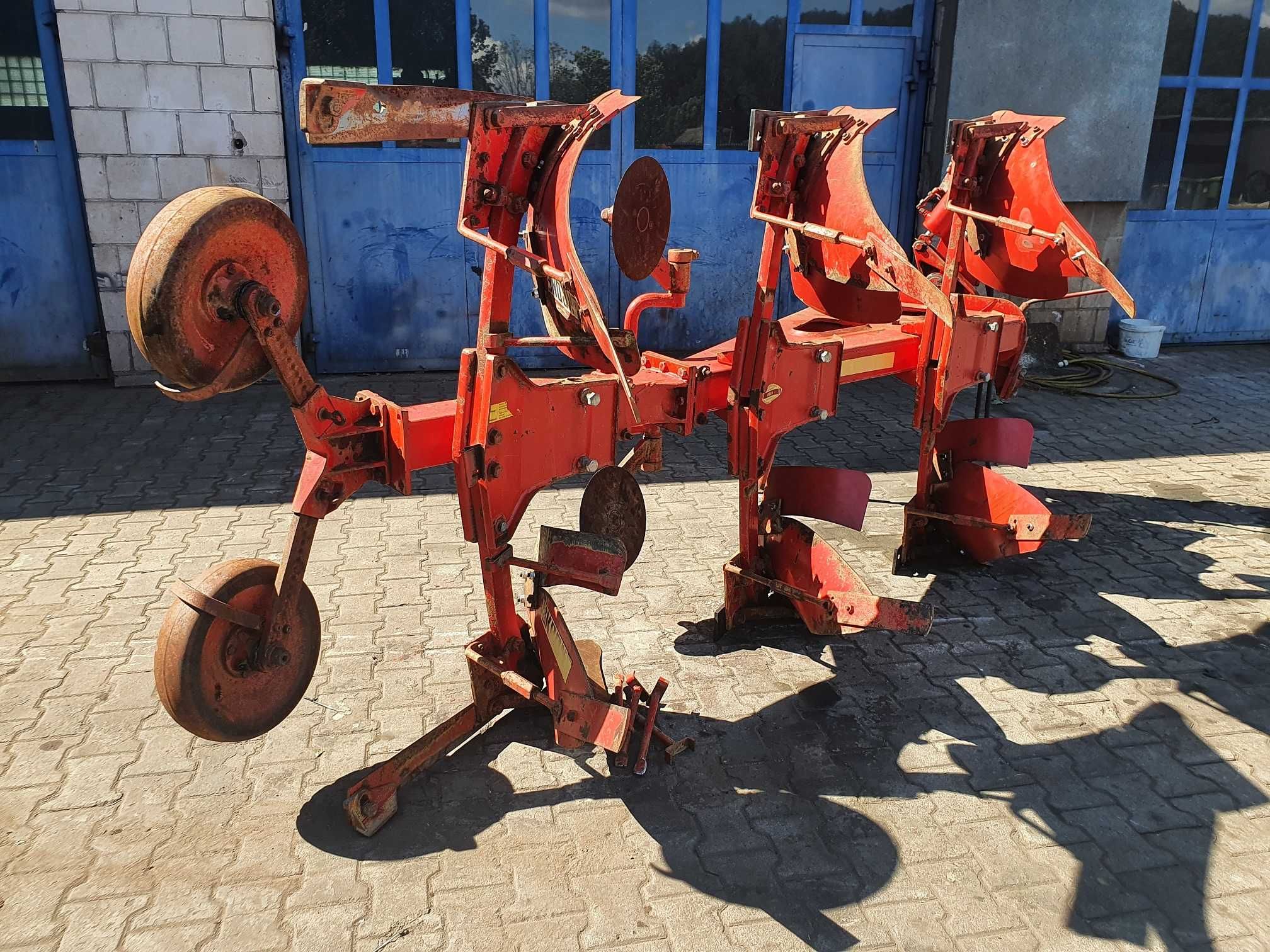 Pług obrotowy 3 skibowy KRONE