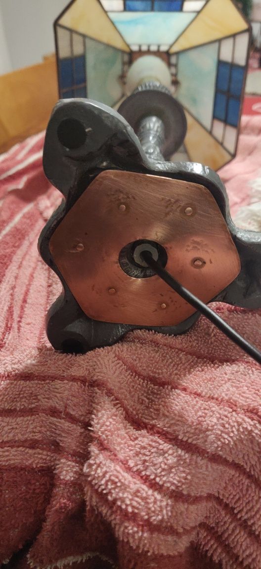 Lampa stojąca z witrażowym abażurem