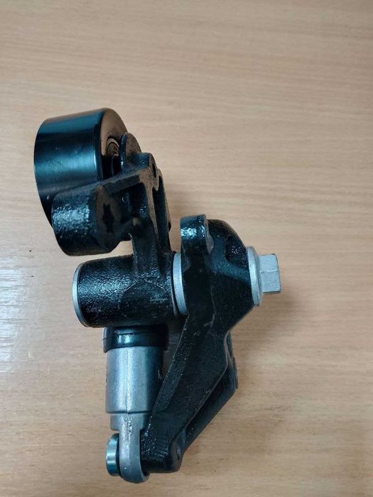 Натяжитель приводного ремня Mercedes. Натяжник ременя генератора