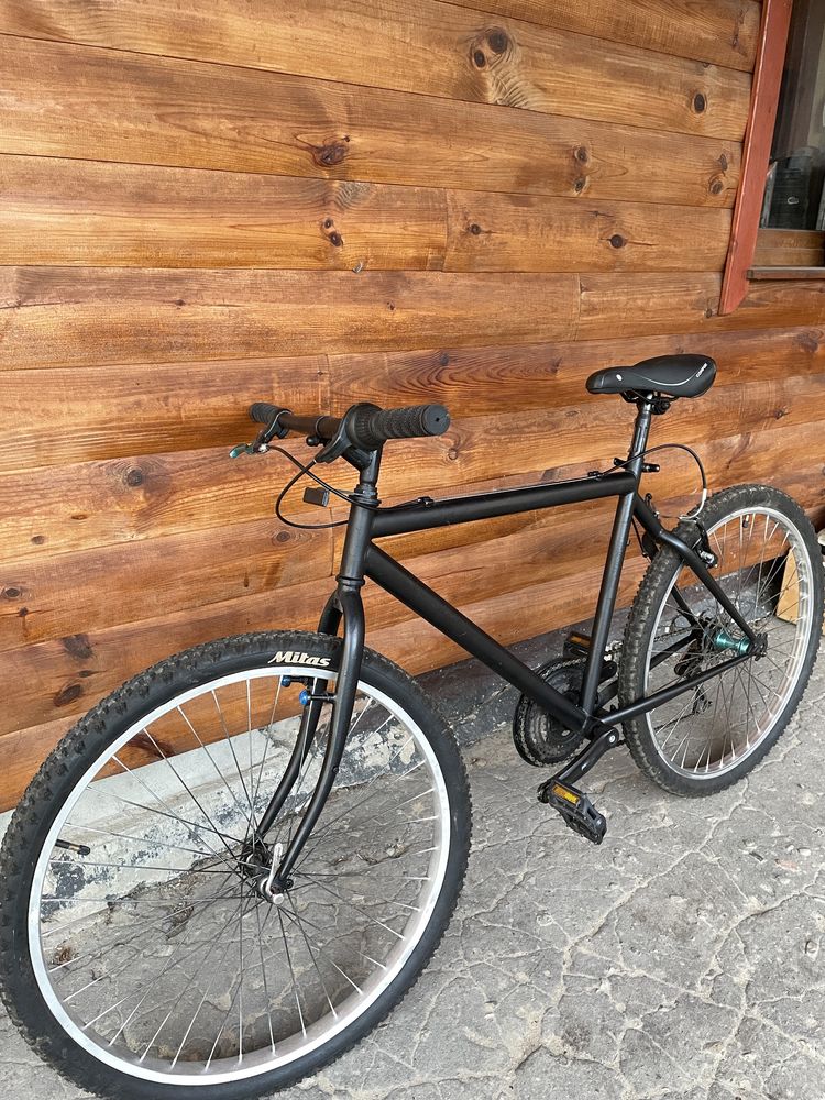 Класний велосипед чорного кольору 26(дюймів)