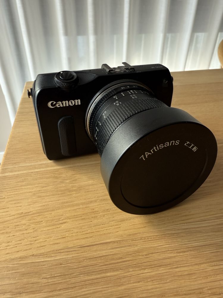 Camera Canon EOS M