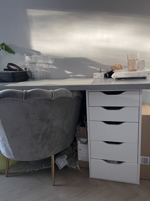 Szare biurko z białą szafką alex ikea 150x75 cm