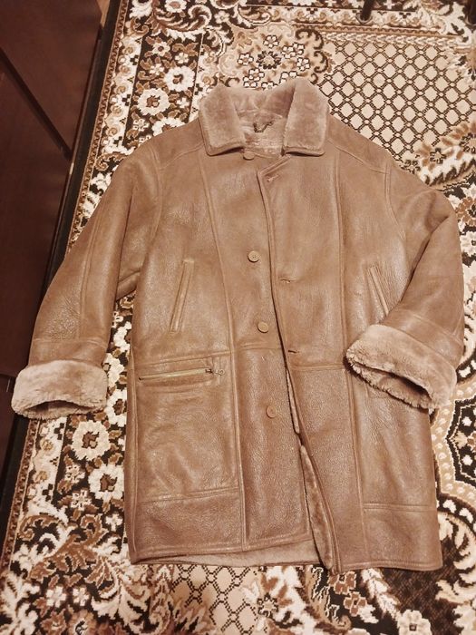 Продам мужскую натуральную дублёнку .