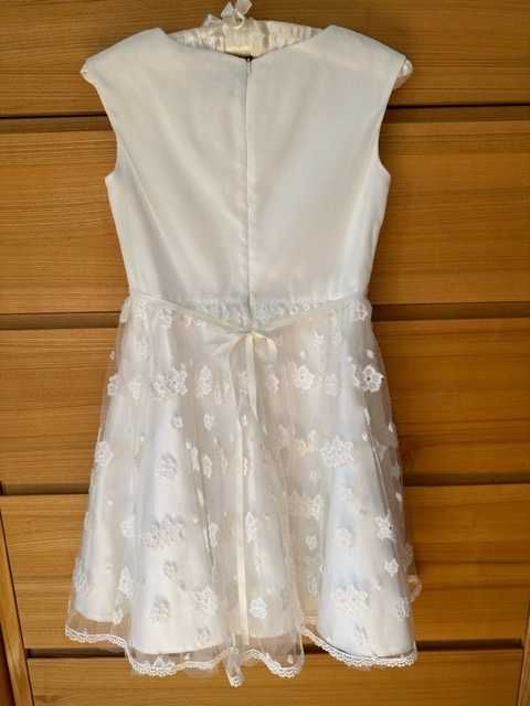 sukienka elegancka, biała z delikatnej koronki rozm 146