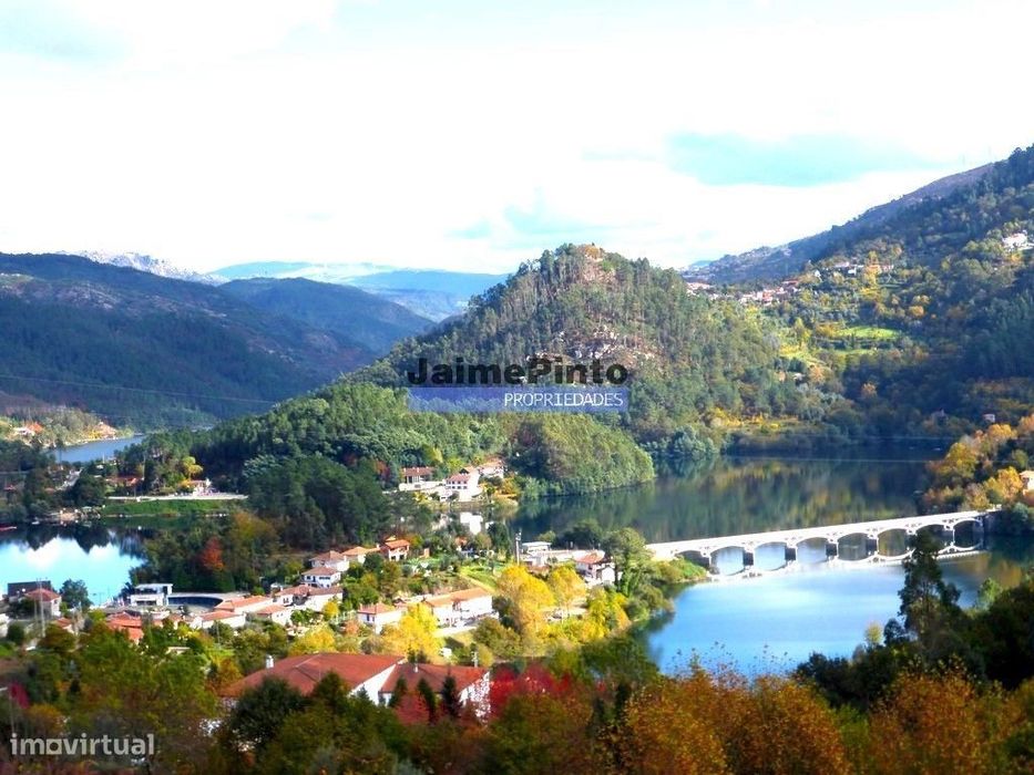 MORADIA V5, QUINTA 9.050m2, em paisagem de NATUREZA. Portugal, Brag...