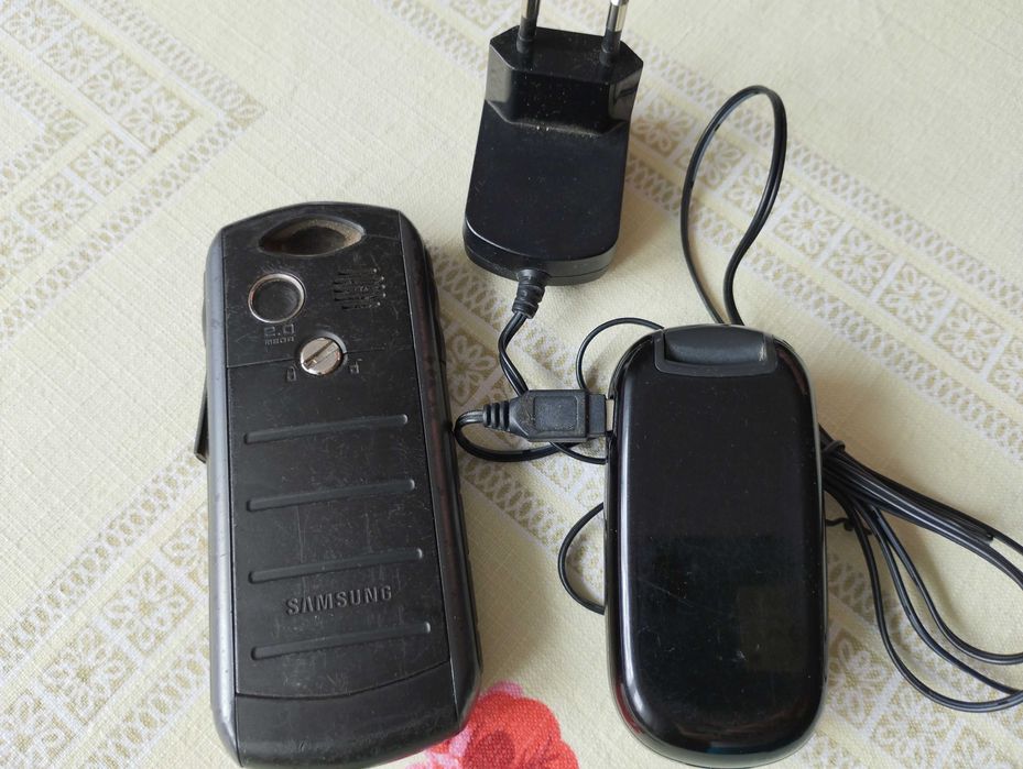 Telefon Alcatel z klapką z ładowarką, działa plus drugi Samsung gratis