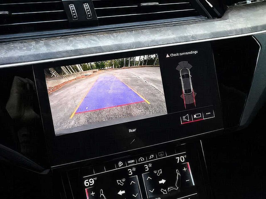 Audi e-tron Premium S Line Sportback      2022