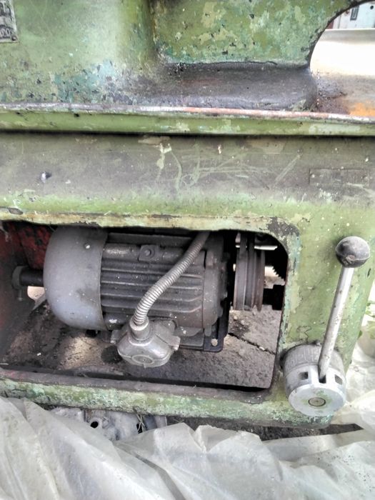 Токарний станок в хорошому стані