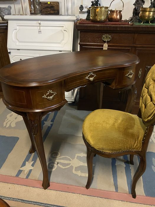 Duże biurko w stylu kolonialnym