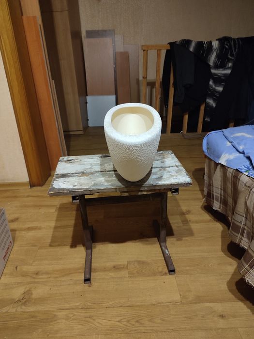 Красивый вазон для цветов.