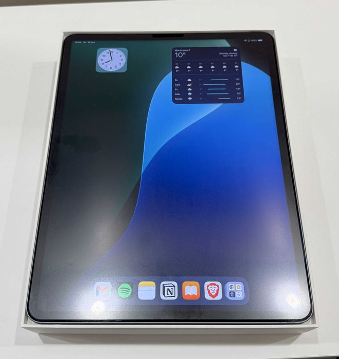 iPad Pro 12,9″ (5. gen) + Logitech Combo Touch, case Spigen - stan bdb
