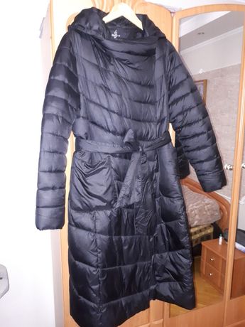 Зимове пальто з капішоном
