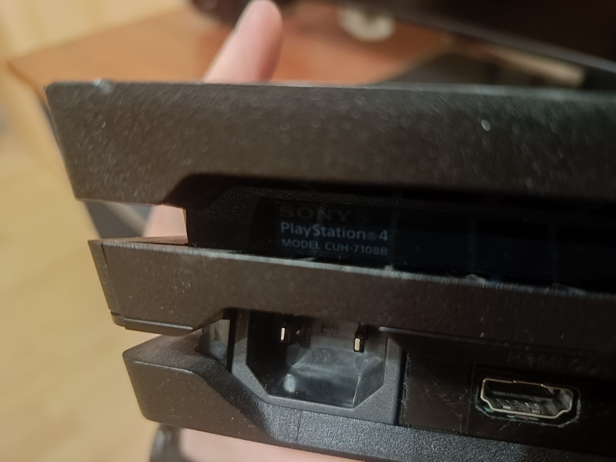 Sony PlayStation 4 Pro 1TB, 2 геймпада, док станция, Horizon
