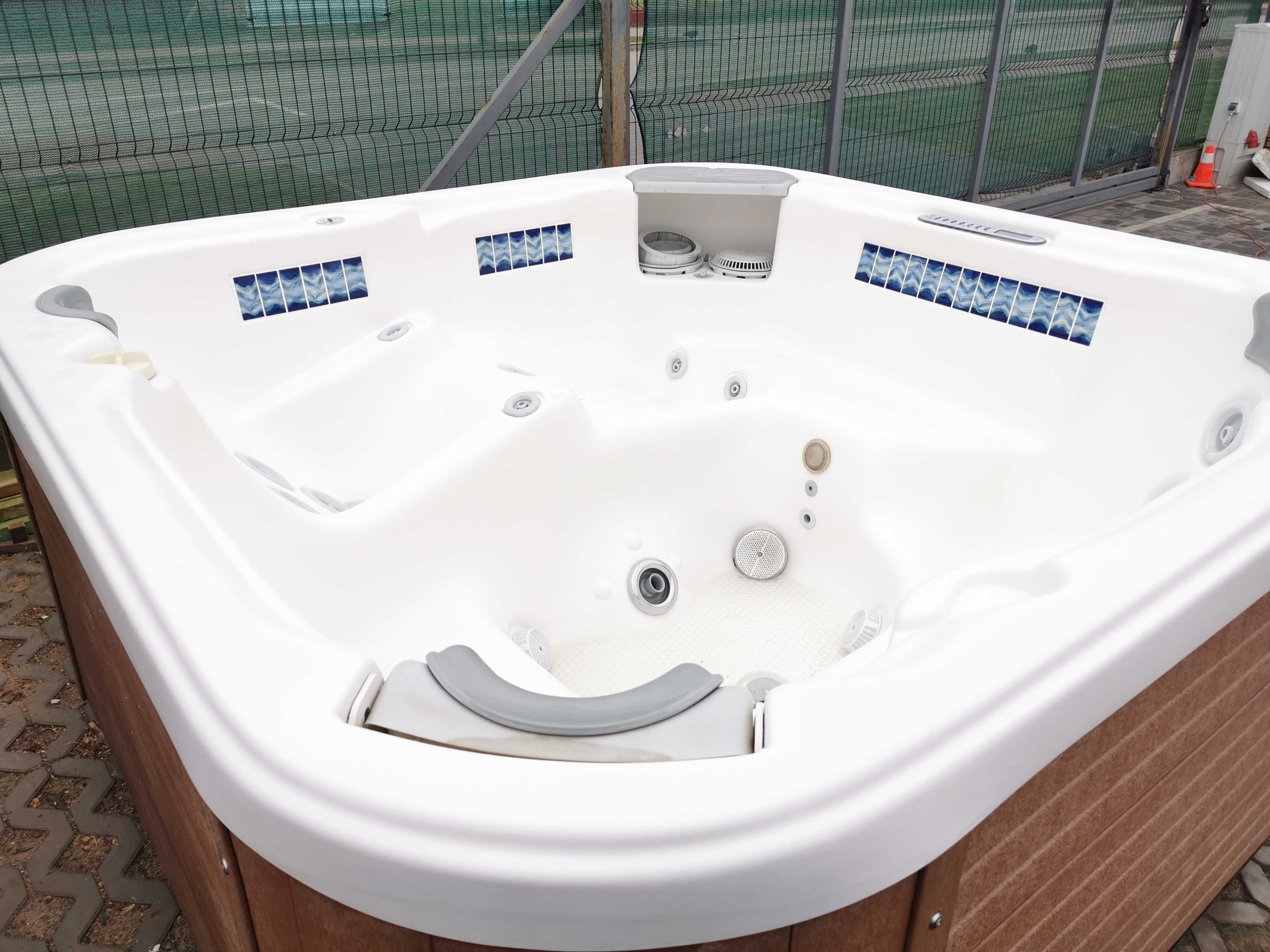 Używane Jacuzzi z USA marki Dimension Hot Spring po SERWISIE