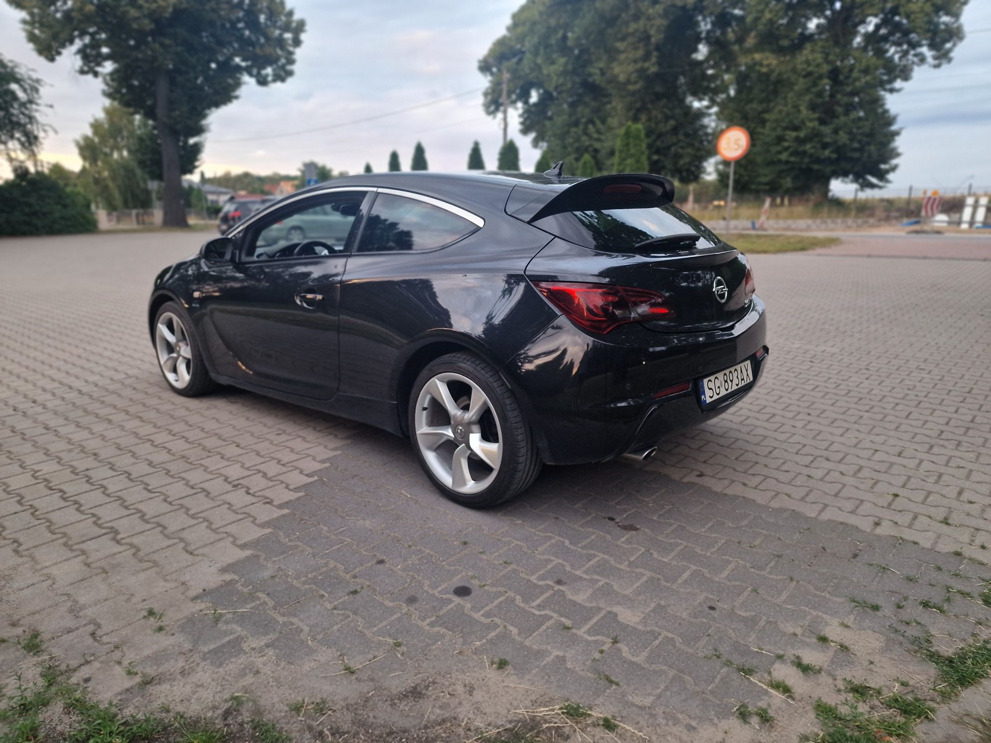 Opel Astra J GTC 2.0 CDTI