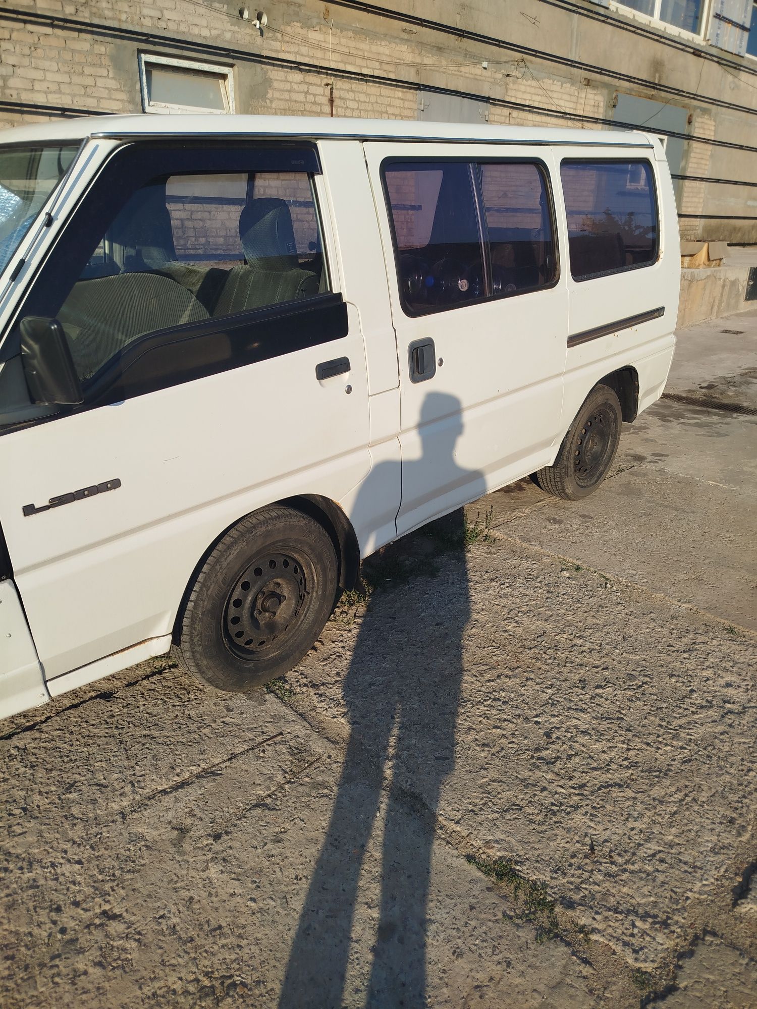 Продам бус мицюбиши л300 (пассажир)