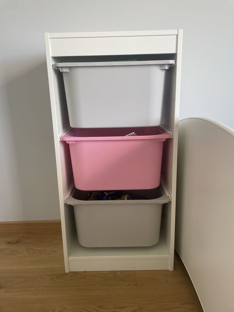 Regał półka z pojemnikami pudelkami Ikea trofast
