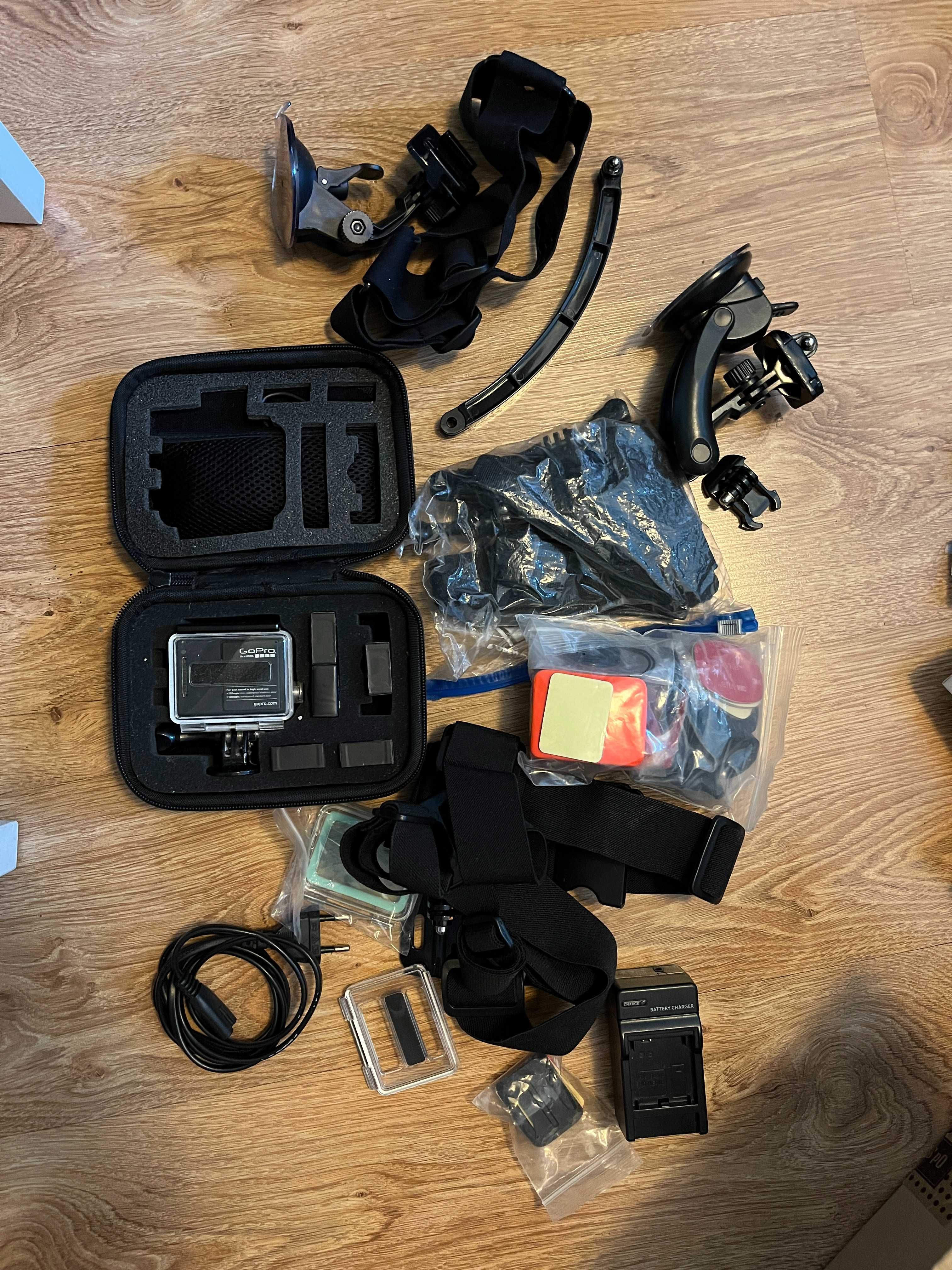 GoPro Hero 3+ silver ze wszystkimi akcesoriami