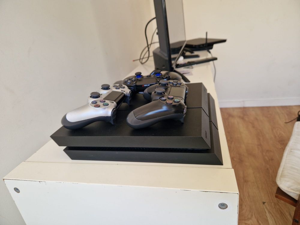 Playstation 4 preta