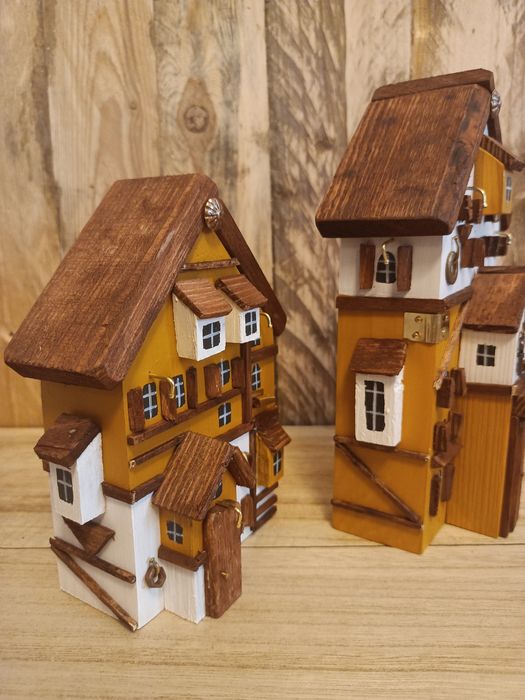 Domki drewniane miodowo białe kamieniczki dekoracja na półke prezent
