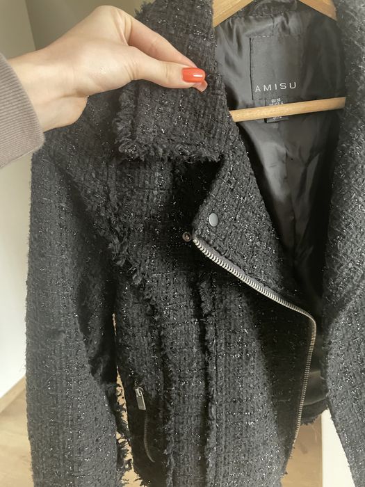 Czarny żakiet AMISU