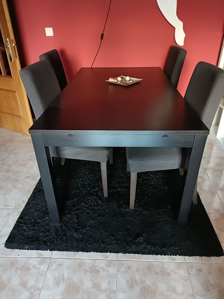 Mesa de jantar + 4 Cadeiras